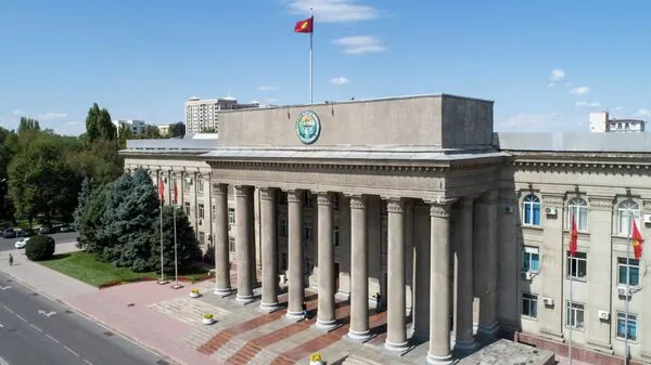 Дом правительства Кыргызстана в Бишкеке