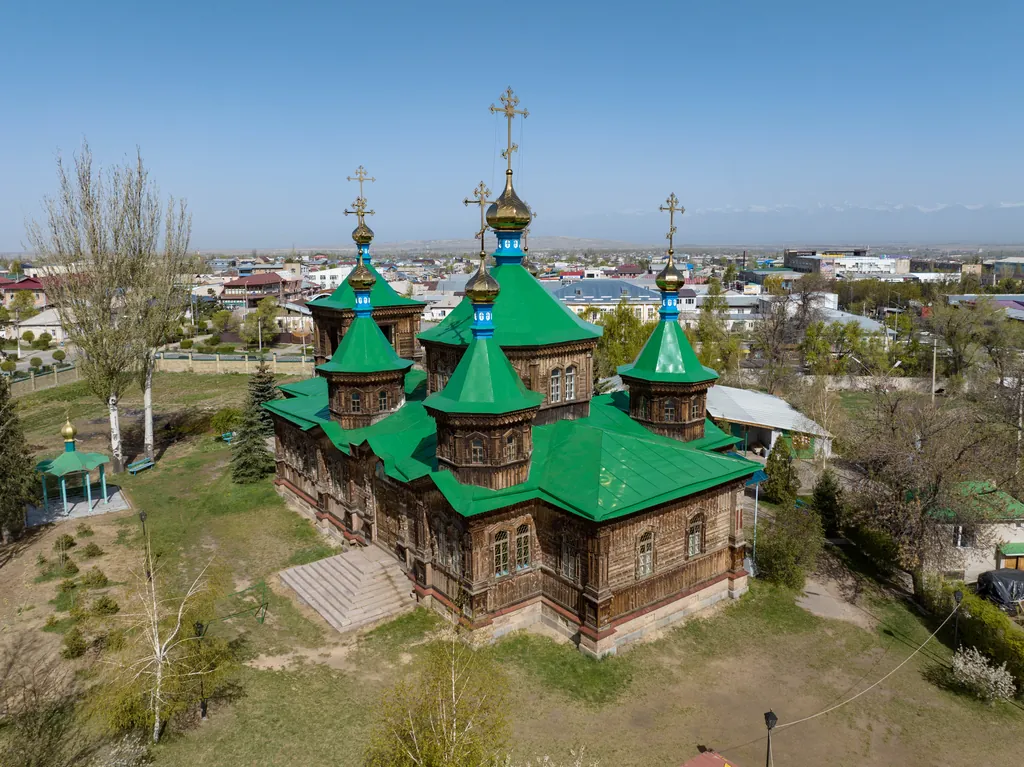 Свято-Троицкая православная церковь в городе Каракол