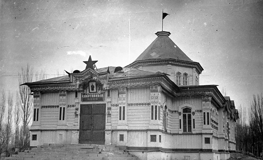 Православная церковь в городе Каракол переделанная под спортзал