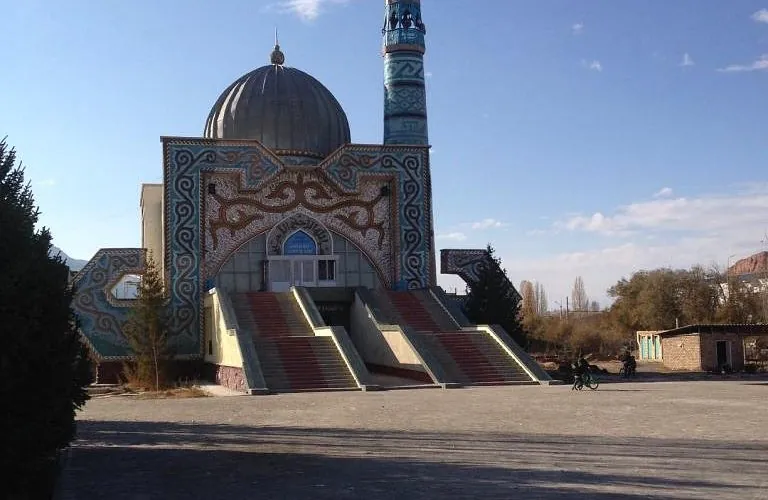 Голубая мечеть в городе Нарын