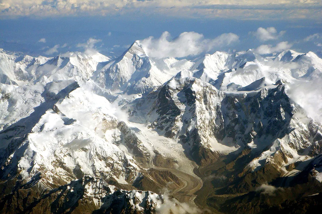 Tan-Hengri Peak